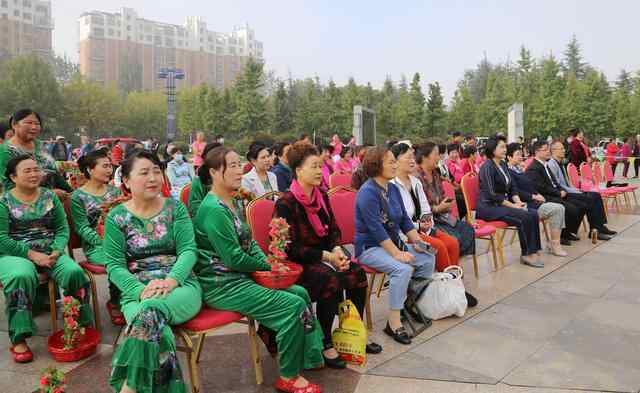 泗水县庆国庆全民健身广场舞活动——赵伟摄影、撰文