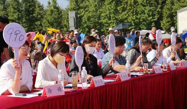 泗水县庆国庆全民健身广场舞活动——赵伟摄影、撰文