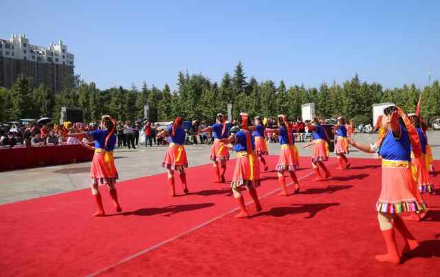 泗水县庆国庆全民健身广场舞活动——赵伟摄影、撰文