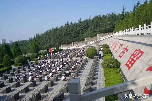 邹城市隆重举行烈士纪念日公祭活动