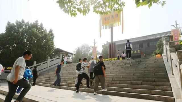国庆假期第二天，梁山景区安全、平稳、有序