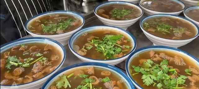 济宁乡镇大肠汤，15元一碗，食客到店必点，一天消耗一大桶