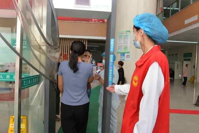 汶上县人民医院：主动引导温情服务，“志愿红”让医院更有温度