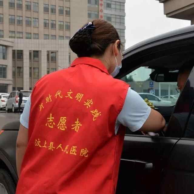 汶上县人民医院：主动引导温情服务，“志愿红”让医院更有温度