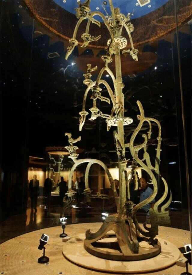 华夏与蛮夷，从来就不是泾渭分明的，不要先入为主了
