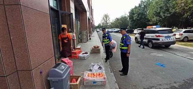 国庆我在岗丨金乡城管“不打烊”提升城市“颜值”
