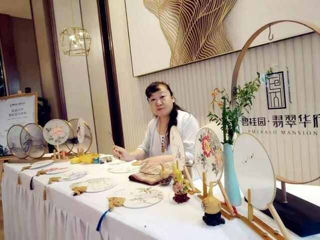 尊享定制 | 清风徐来，团扇摇曳，悄悄诉说中国美学！
