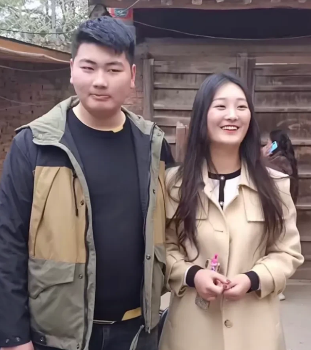 大衣哥朱之文：儿子的笨嘴拙舌与儿媳妇的巧言令色
