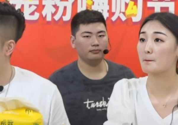 大衣哥朱之文：儿子的笨嘴拙舌与儿媳妇的巧言令色