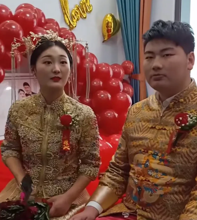 大衣哥朱之文：儿子的笨嘴拙舌与儿媳妇的巧言令色