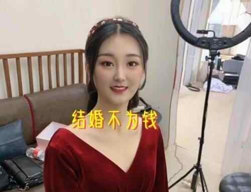 大衣哥朱之文：儿子的笨嘴拙舌与儿媳妇的巧言令色