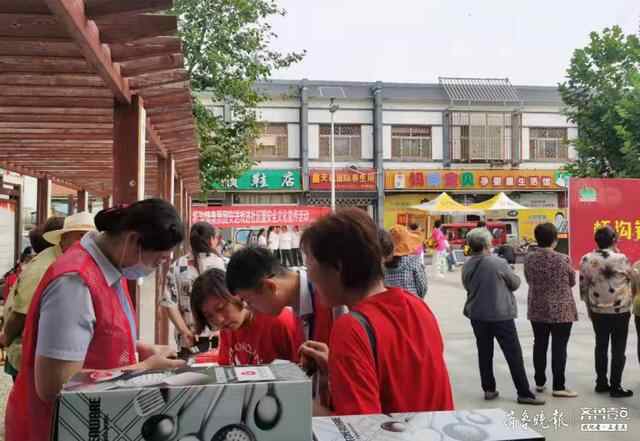 泗水农商银行顺“戏”而为，送金融服务下乡
