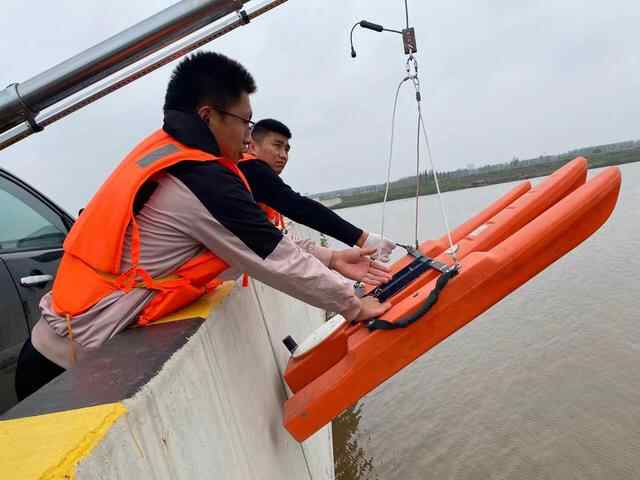 国庆坚守一线丨济宁“最美水文人”奋战在测流一线