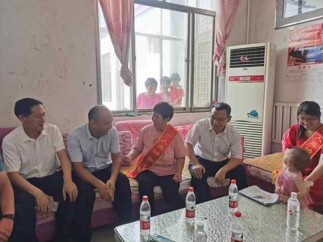 鱼台县走访慰问立功受奖现役军人家庭