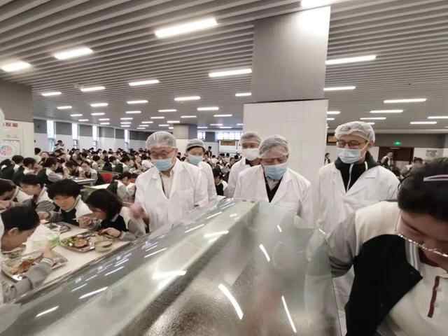 市市场监管局、市教育局、市公安局联合开展学校食堂食品安全飞行检查