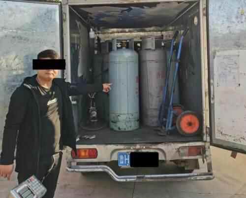 嘉祥公安：开展大巡防 查获危险品