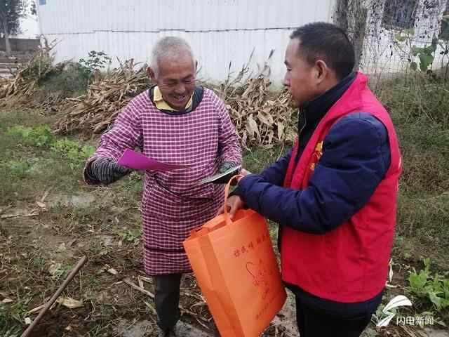蒜乡大地百姓齐夸赞 金乡党员干部一线助农秋收秋种