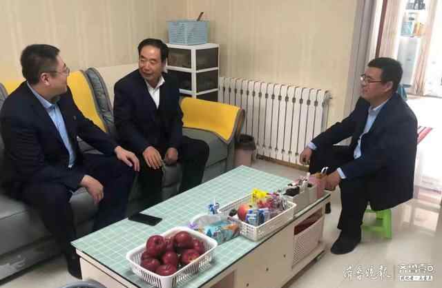 慰问退休职工、上门服务老年客户，泗水农商银行开展活动关爱老人