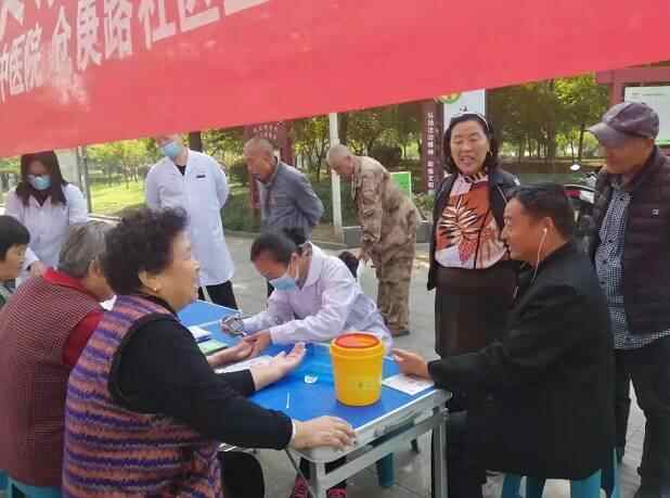 曲阜市中医院义诊咨询团走进小区学校
