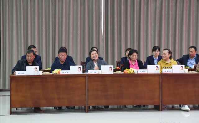 金乡农商银行开展退休职工欢送会