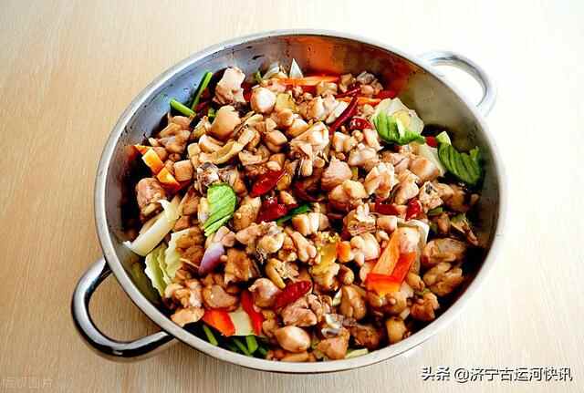 济宁微山高楼渭河村喜面12道菜：捧着一束幸福装饰着绚丽乡村