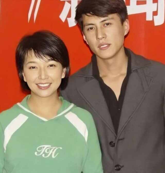 与江珊同居5年，却闪婚离异的李佳，靳东到底经历了什么？