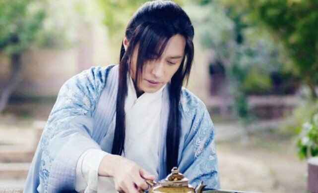 与江珊同居5年，却闪婚离异的李佳，靳东到底经历了什么？