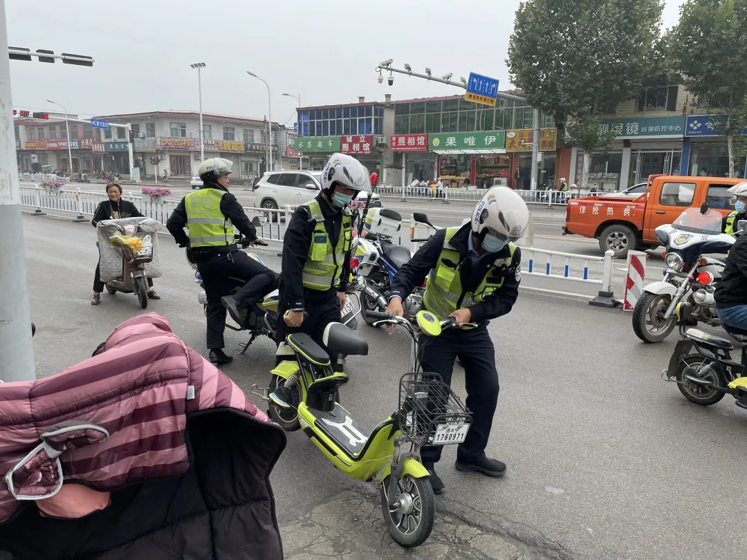 文明出行 | 邹城交警开展城区道路交通“大整治、大宣传”行动