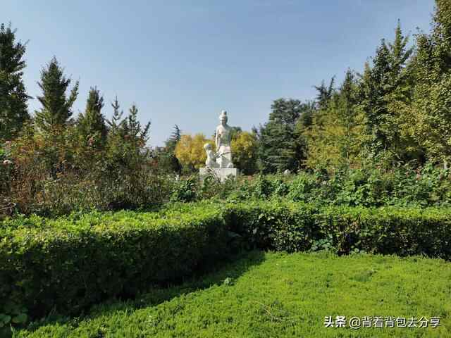 邹城铁山景区，一处免费对外开放的公园，有着最有名气的摩崖石刻
