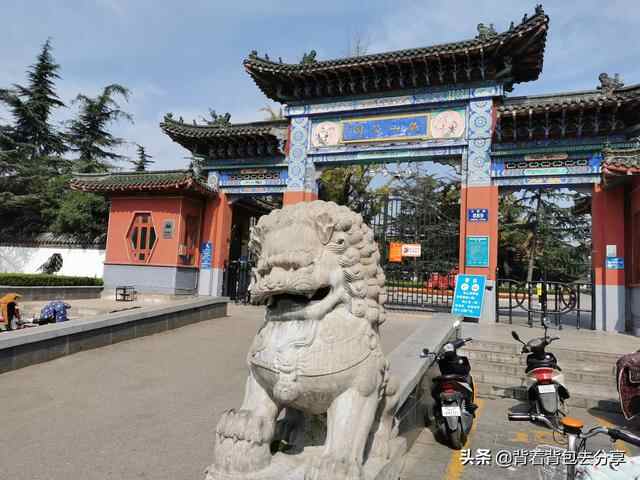 邹城铁山景区，一处免费对外开放的公园，有着最有名气的摩崖石刻