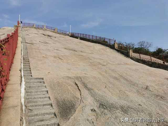 邹城铁山景区，一处免费对外开放的公园，有着最有名气的摩崖石刻