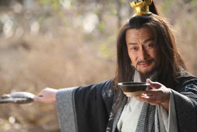 梁山这个三人组能够呼风唤雨，二龙山三巨头比不过，宋江也惹不起