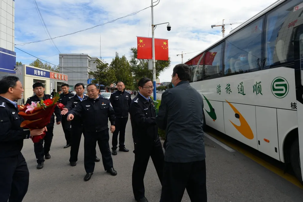 6天6夜跨越6省行程6000公里！7名电信诈骗嫌疑人被押解回济宁