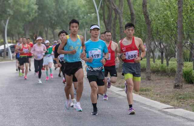 2022年金乡县第十二届全民健身运动会马拉松环湖赛鸣枪开跑