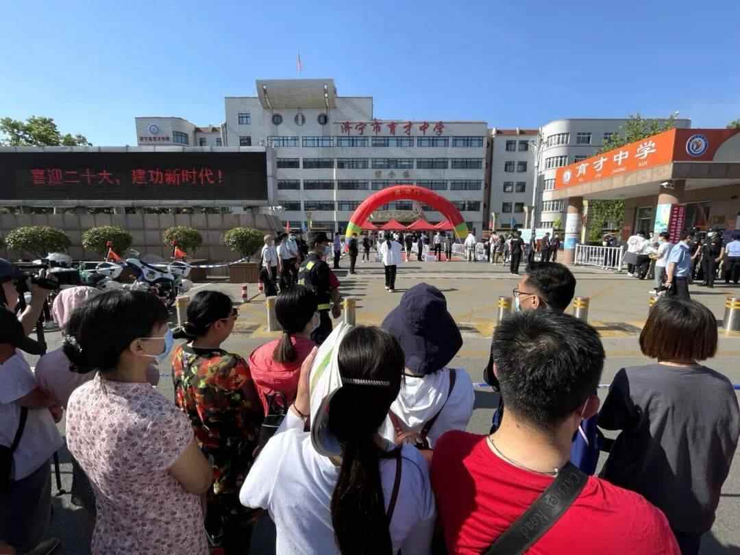 现场直击丨济宁高新区多部门全力护航助高考学子圆梦！
