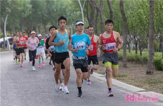金乡县举办第十二届全民健身运动会马拉松环湖赛