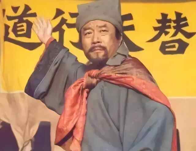 梁山有一位好汉，其实是“朝廷内奸”，施耐庵早在取名时就透露了