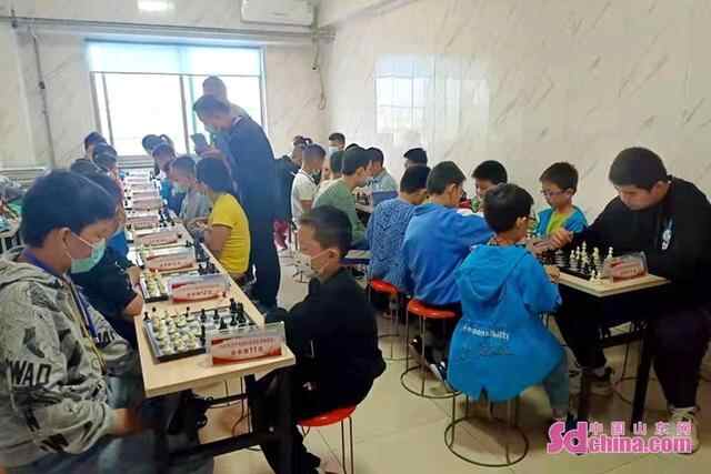 国庆期间，济宁国象小将争霸赛上显风采