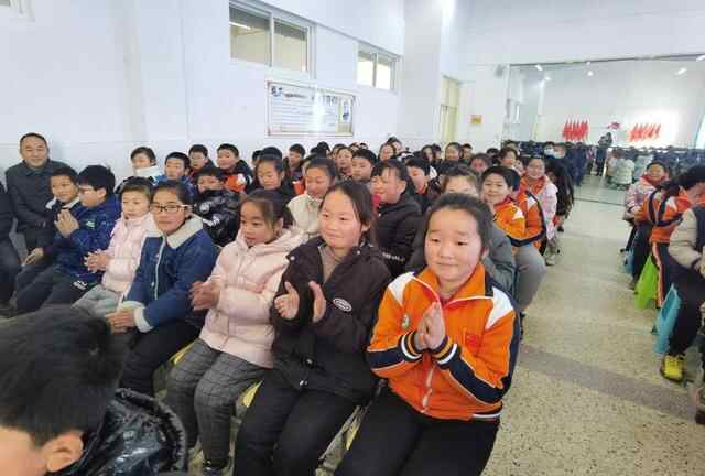 “带你看北大”！泗水杨柳镇省派“第一书记”携选调生送课进校园
