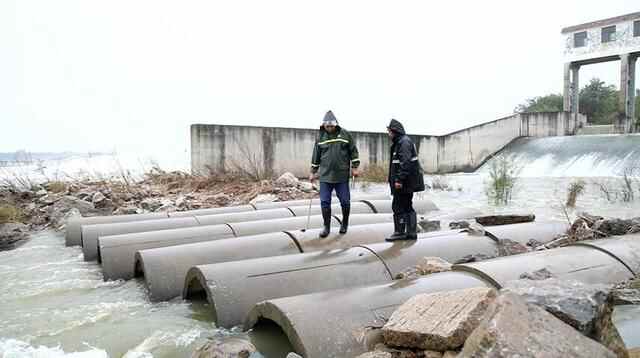 减轻东平湖防洪压力 济宁汶上开闸分洪保证河道畅通