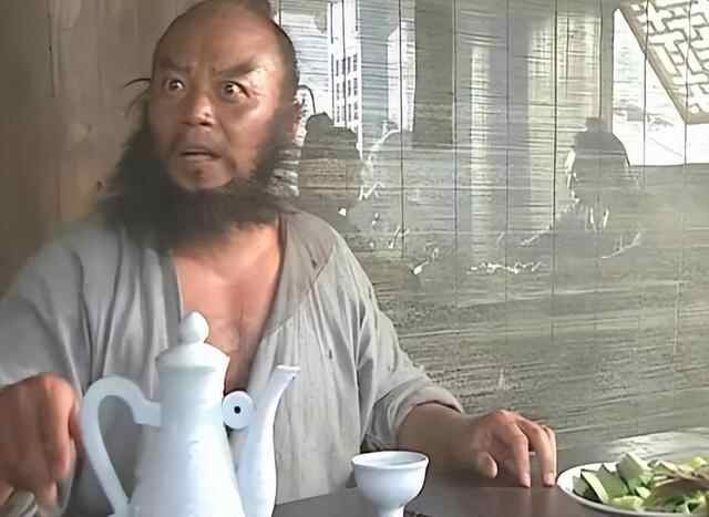 济宁水泊梁山景区大旗更换为“义薄云天”，网友为什么那么抵触？