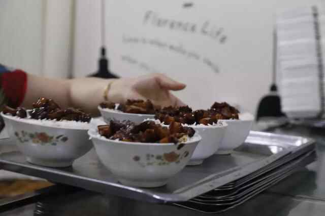 兖州这家来自20年前的干饭锅，除了阿姨们老了，一切都没变……