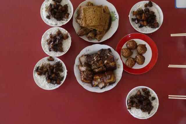 兖州这家来自20年前的干饭锅，除了阿姨们老了，一切都没变……