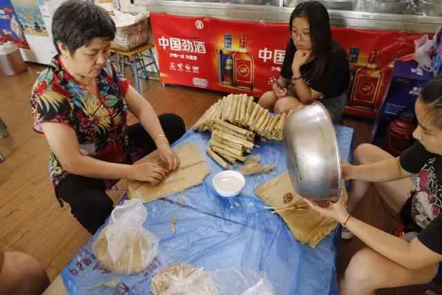 兖州这家来自20年前的干饭锅，除了阿姨们老了，一切都没变……