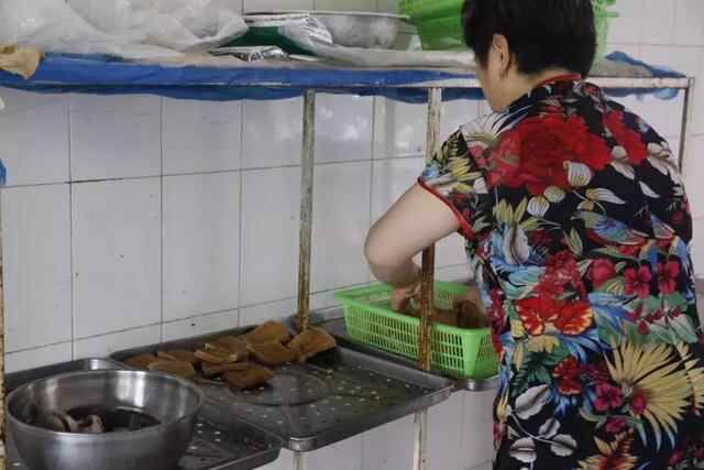 兖州这家来自20年前的干饭锅，除了阿姨们老了，一切都没变……