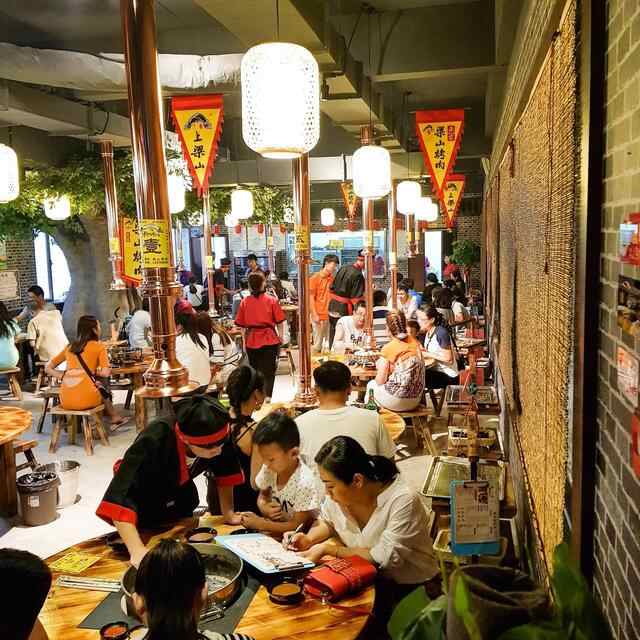 下沉市场表现亮眼，中式炭火品牌—梁山烤肉的突围之路