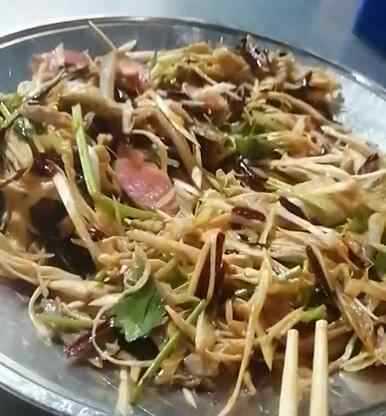 济宁微山出名的夜馄饨，1晚上卖几百碗，光服务员都10来个