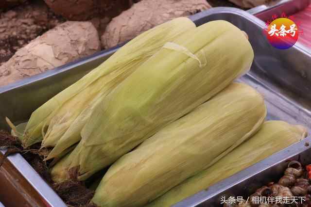 山东鱼台龙虾节上的特色美味小吃