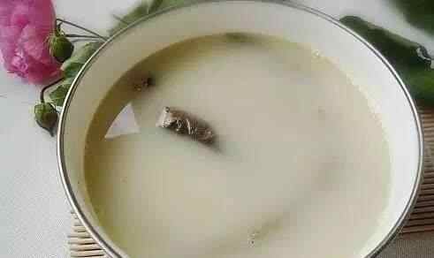 济宁地区的汶上南旺泥鳅汤——配料简单，把握火候很重要