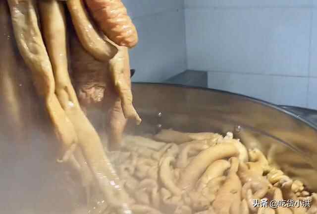 山东小镇上的饭店，靠一碗大肠汤火了40年，15元一碗外地人吃不惯